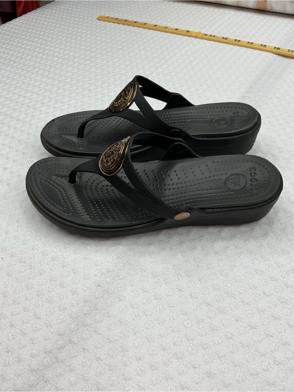 CROCS Women's Black Platform Thong Sandals with Bronze Medallion